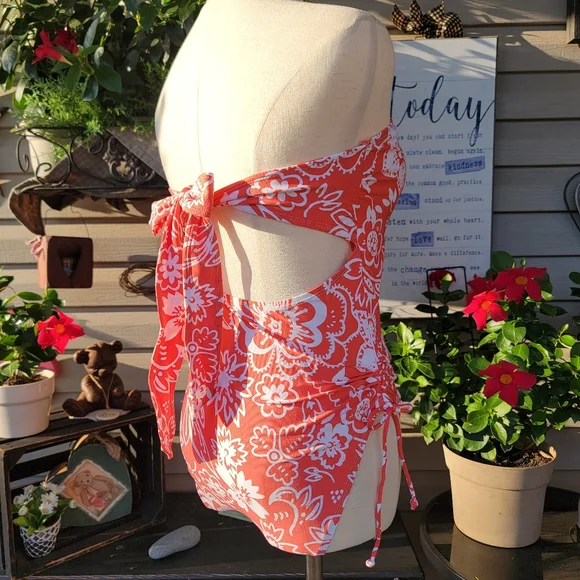 BEACH HOUSE ♡ Gorgeous Coral 'n White Strap(Less) Tie Back Adj Swimsuit 12